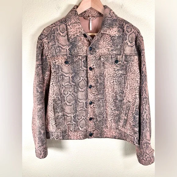 Free People Women’s snakeskin Printed Trucker
Denim Jacket - Picture 7 of 13